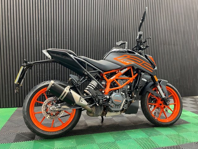 View our KTM 125 DUKE