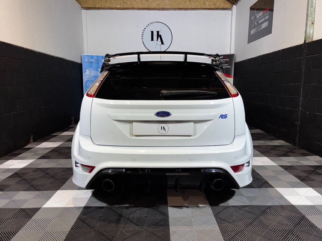USED 2009 R FORD FOCUS 2.5 RS Hatchback 3dr Petrol Manual (225 g/km, 301 bhp) 