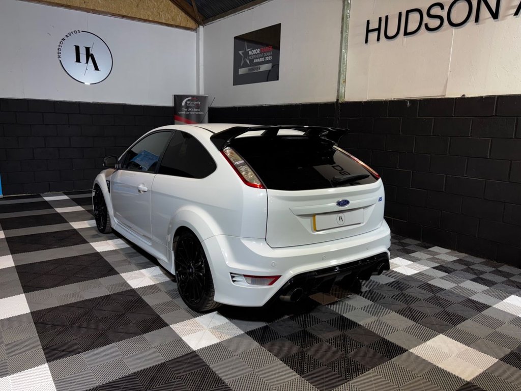 USED 2009 R FORD FOCUS 2.5 RS Hatchback 3dr Petrol Manual (225 g/km, 301 bhp) 