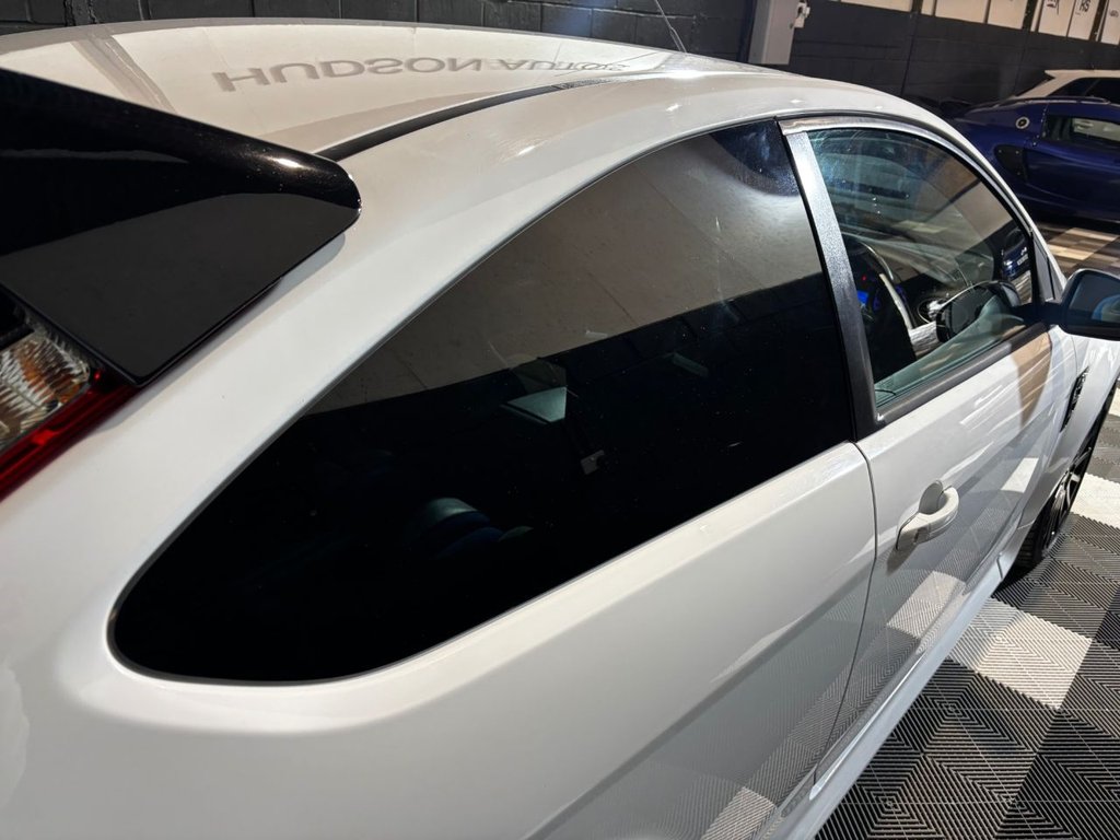 USED 2009 R FORD FOCUS 2.5 RS Hatchback 3dr Petrol Manual (225 g/km, 301 bhp) 