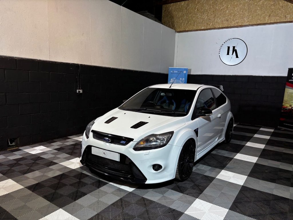 USED 2009 R FORD FOCUS 2.5 RS Hatchback 3dr Petrol Manual (225 g/km, 301 bhp) 