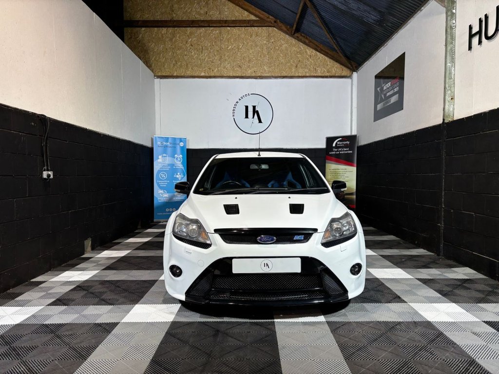 USED 2009 R FORD FOCUS 2.5 RS Hatchback 3dr Petrol Manual (225 g/km, 301 bhp) 