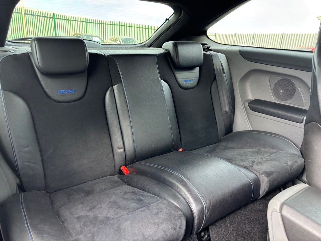 USED 2009 R FORD FOCUS 2.5 RS Hatchback 3dr Petrol Manual (225 g/km, 301 bhp) 