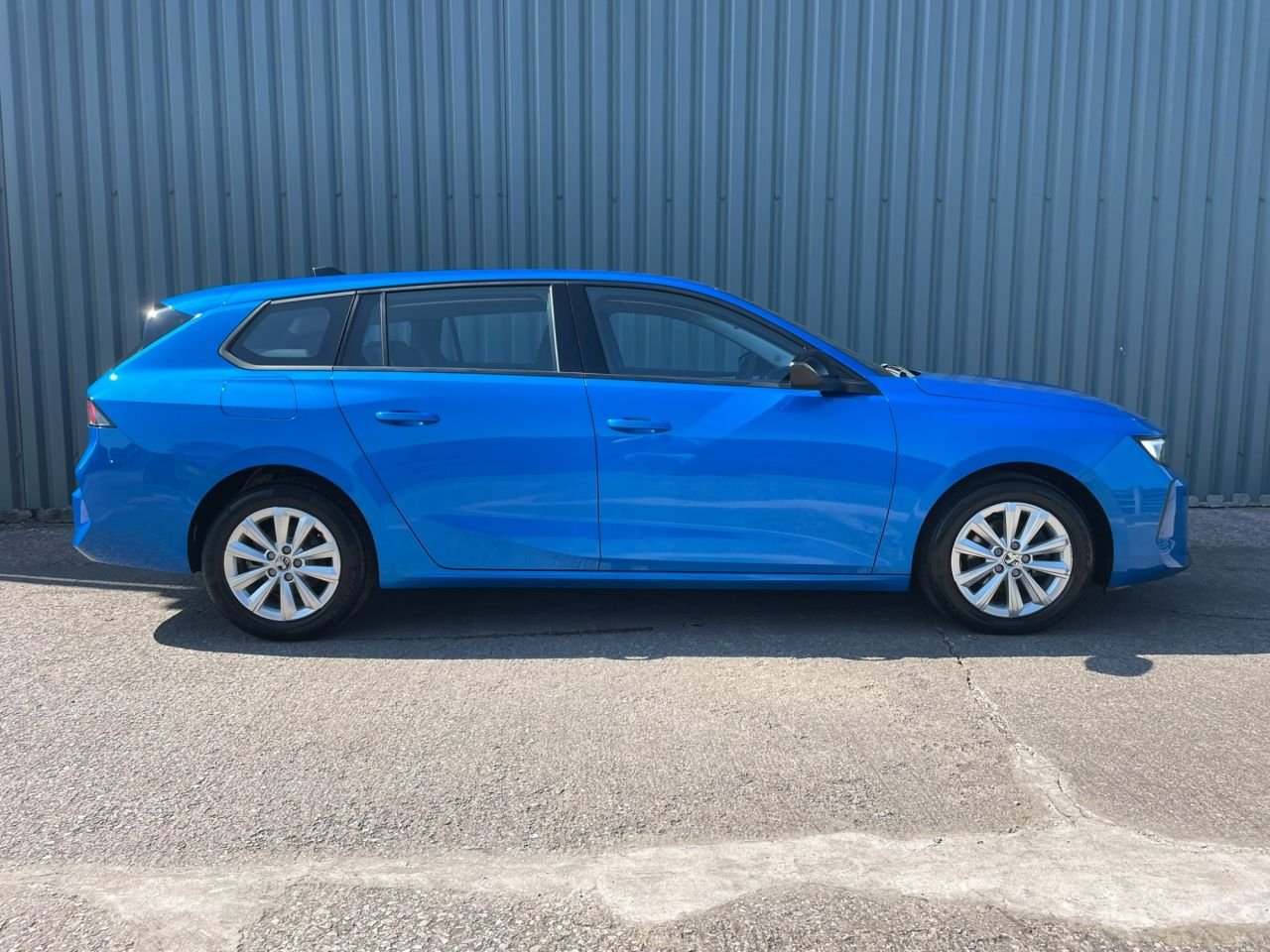 VAUXHALL ASTRA 2023 1.2 TURBO DESIGN SPORTS TOURER 5DR PETROL MANUAL EURO 6 S...