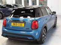 USED 2021 21 MINI HATCH 1.5 Cooper Exclusive Hatchback 5dr Petrol Steptronic Euro 6 (s/s) (136 ps) SAT NAV-PAN ROOF-CAMERA