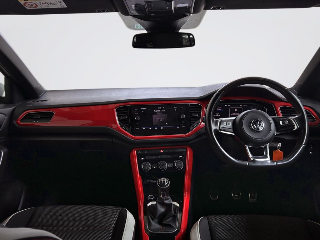 2019 Volkswagen T-Roc — image 2