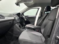 USED 2017 17 VOLKSWAGEN TIGUAN 2.0 TDI BlueMotion Tech SE Navigation SUV 5dr Diesel Manual Euro 6 (s/s) (150 ps) 2.0 TDI Bluemotion Tech SE Navigation SUV Euro 6
