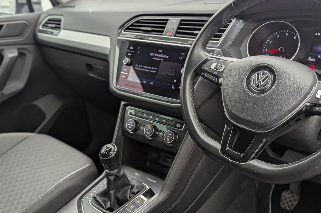 USED 2019 19 VOLKSWAGEN TIGUAN 1.5 TSI EVO SE Navigation SUV 5dr Petrol Manual Euro 6 (s/s) (130 ps) Car Play, Sat Nav, Sensors