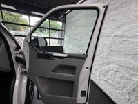 USED 2011 61 VOLKSWAGEN TRANSPORTER SHUTTLE 2.0 TD T30 SE Minibus 4dr Diesel Manual L3 H1 (LWB, 9 Seats) (193 g/km, 101 bhp) 9 Seats - Nardo Grey - Nav