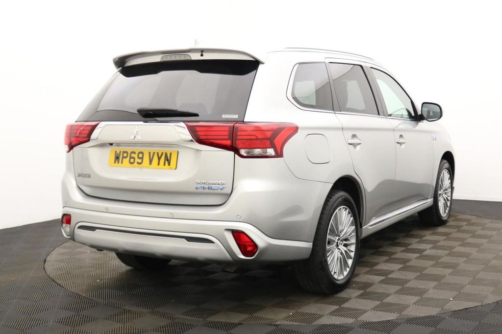 USED 2019 69 MITSUBISHI OUTLANDER 2.4h TwinMotor 13.8kWh Juro SUV 5dr Petrol Plug-in Hybrid CVT 4WD Euro 6 (s/s) (209 ps) 4WD, Heated Screen, Keyless