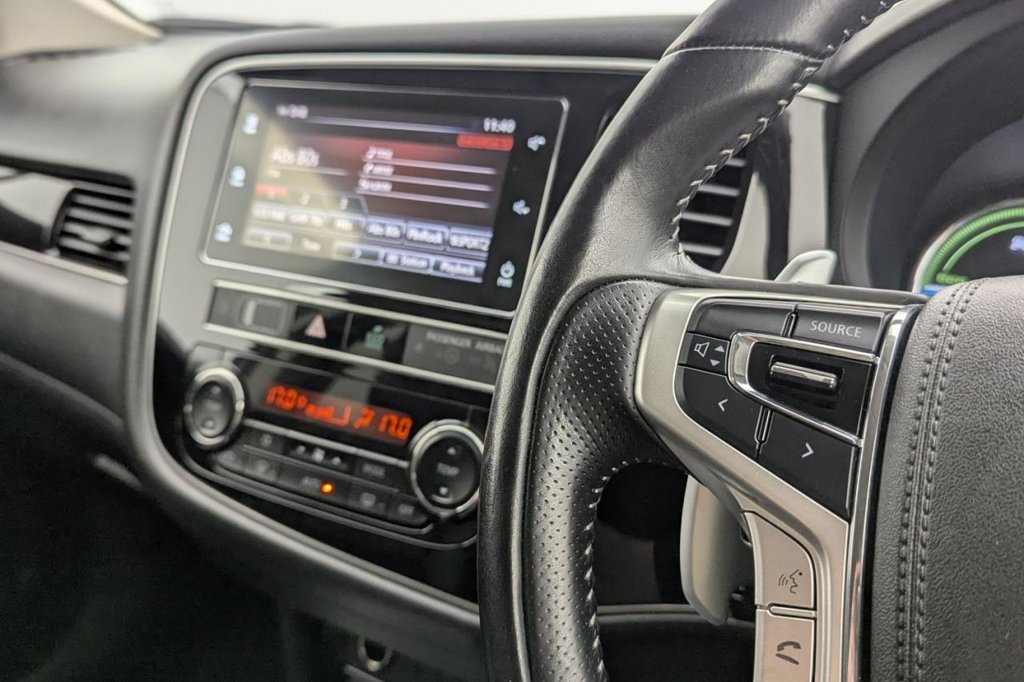 USED 2019 69 MITSUBISHI OUTLANDER 2.4h TwinMotor 13.8kWh Juro SUV 5dr Petrol Plug-in Hybrid CVT 4WD Euro 6 (s/s) (209 ps) 4WD, Heated Screen, Keyless