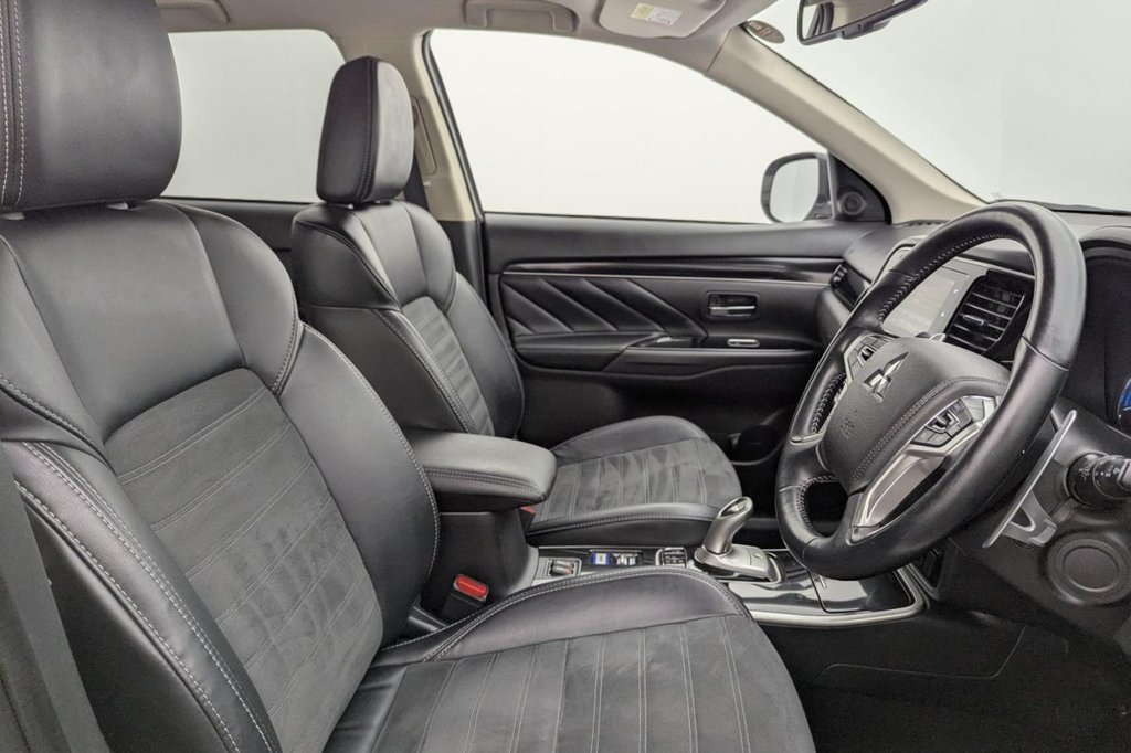 USED 2019 69 MITSUBISHI OUTLANDER 2.4h TwinMotor 13.8kWh Juro SUV 5dr Petrol Plug-in Hybrid CVT 4WD Euro 6 (s/s) (209 ps) 4WD, Heated Screen, Keyless