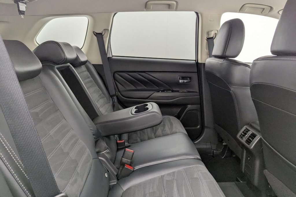 USED 2019 69 MITSUBISHI OUTLANDER 2.4h TwinMotor 13.8kWh Juro SUV 5dr Petrol Plug-in Hybrid CVT 4WD Euro 6 (s/s) (209 ps) 4WD, Heated Screen, Keyless