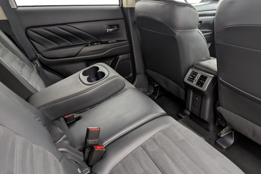 USED 2019 69 MITSUBISHI OUTLANDER 2.4h TwinMotor 13.8kWh Juro SUV 5dr Petrol Plug-in Hybrid CVT 4WD Euro 6 (s/s) (209 ps) 4WD, Heated Screen, Keyless