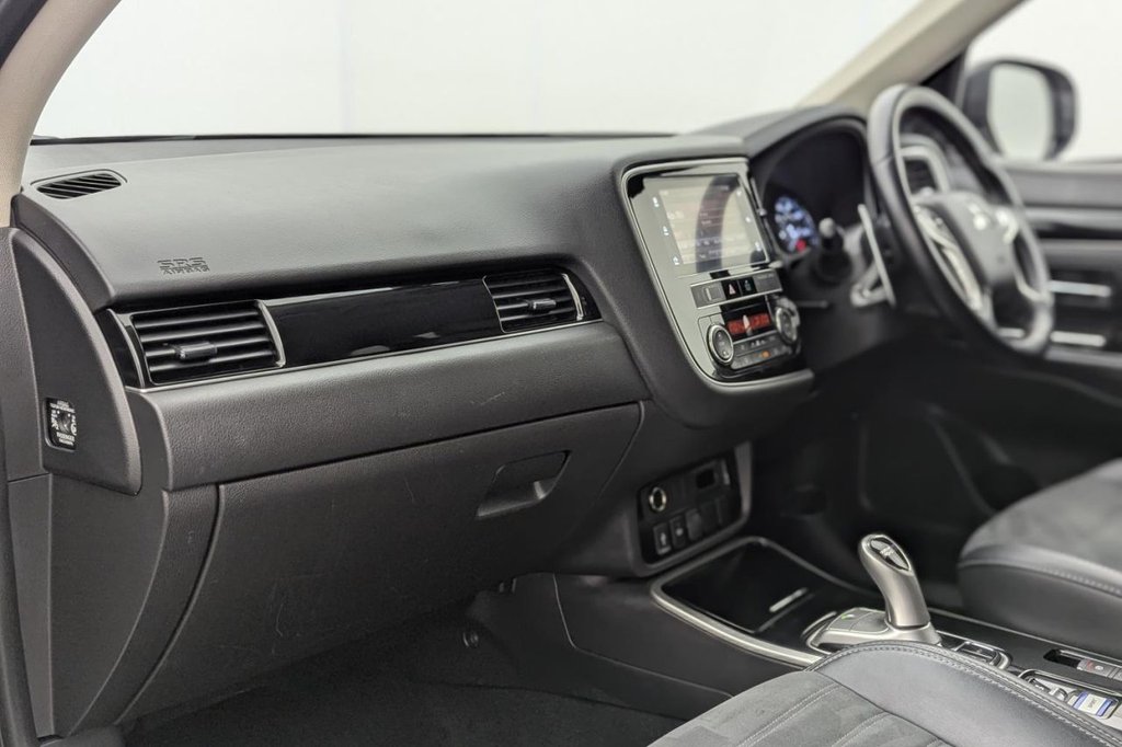 USED 2019 69 MITSUBISHI OUTLANDER 2.4h TwinMotor 13.8kWh Juro SUV 5dr Petrol Plug-in Hybrid CVT 4WD Euro 6 (s/s) (209 ps) 4WD, Heated Screen, Keyless