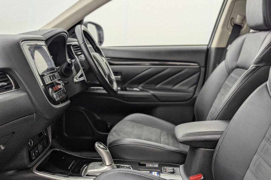 USED 2019 69 MITSUBISHI OUTLANDER 2.4h TwinMotor 13.8kWh Juro SUV 5dr Petrol Plug-in Hybrid CVT 4WD Euro 6 (s/s) (209 ps) 4WD, Heated Screen, Keyless