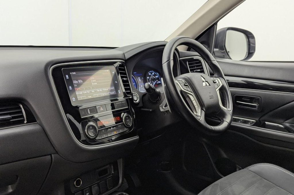 USED 2019 69 MITSUBISHI OUTLANDER 2.4h TwinMotor 13.8kWh Juro SUV 5dr Petrol Plug-in Hybrid CVT 4WD Euro 6 (s/s) (209 ps) 4WD, Heated Screen, Keyless