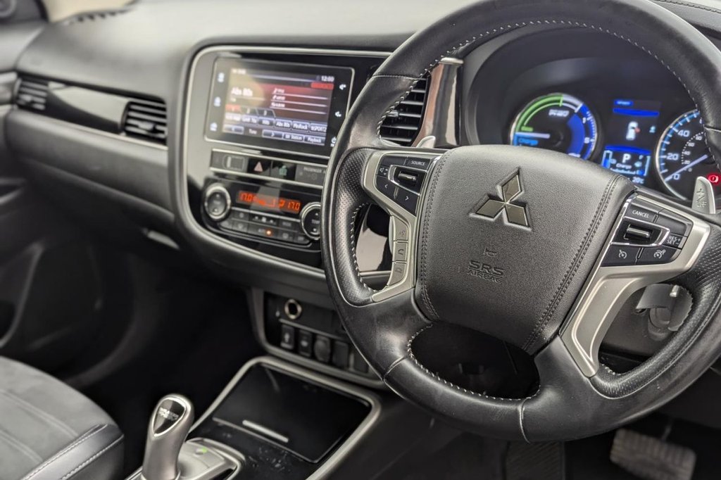 USED 2019 69 MITSUBISHI OUTLANDER 2.4h TwinMotor 13.8kWh Juro SUV 5dr Petrol Plug-in Hybrid CVT 4WD Euro 6 (s/s) (209 ps) 4WD, Heated Screen, Keyless