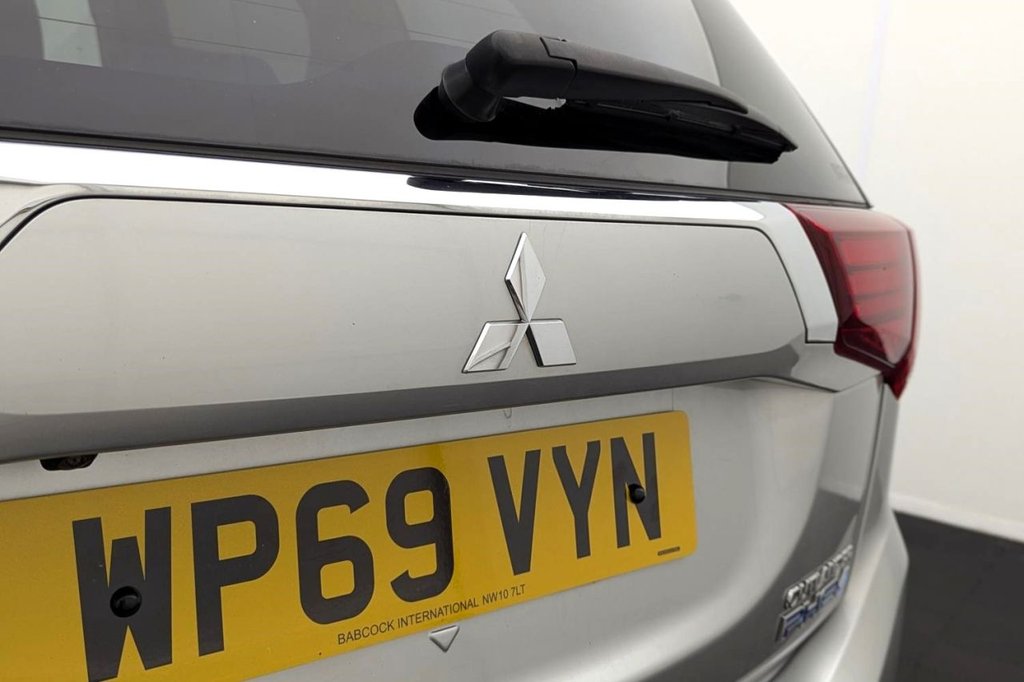 USED 2019 69 MITSUBISHI OUTLANDER 2.4h TwinMotor 13.8kWh Juro SUV 5dr Petrol Plug-in Hybrid CVT 4WD Euro 6 (s/s) (209 ps) 4WD, Heated Screen, Keyless