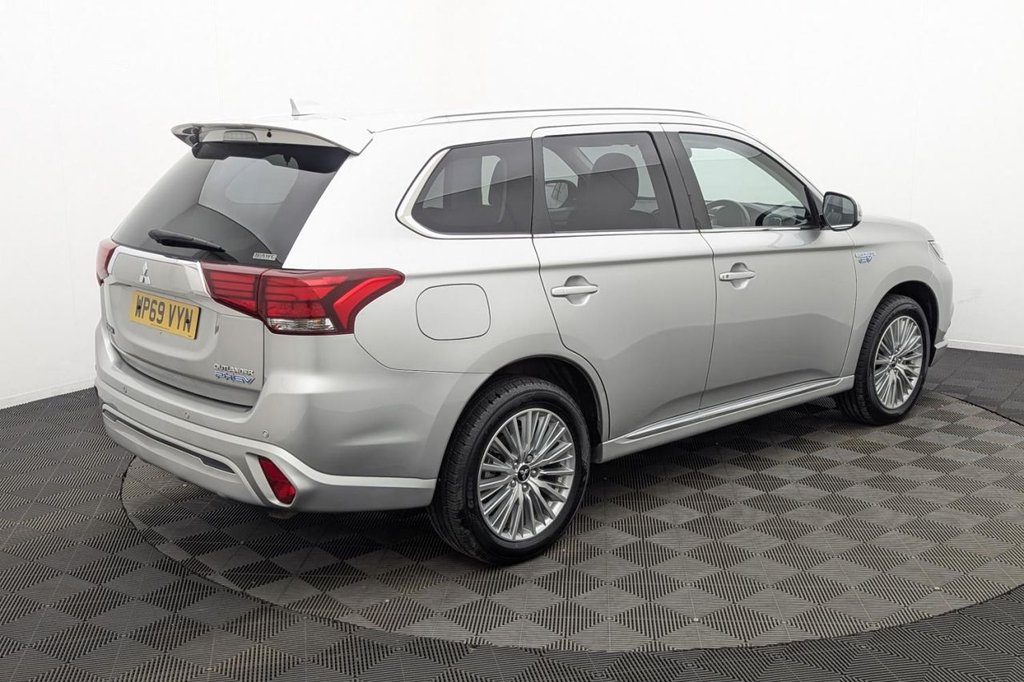 USED 2019 69 MITSUBISHI OUTLANDER 2.4h TwinMotor 13.8kWh Juro SUV 5dr Petrol Plug-in Hybrid CVT 4WD Euro 6 (s/s) (209 ps) 4WD, Heated Screen, Keyless