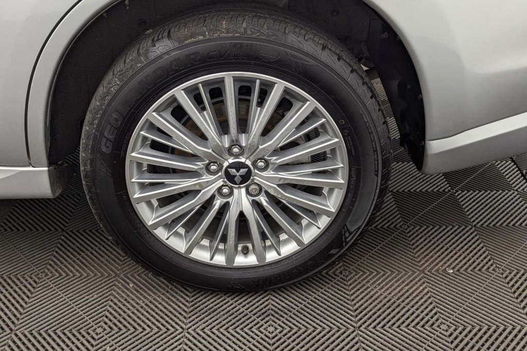 USED 2019 69 MITSUBISHI OUTLANDER 2.4h TwinMotor 13.8kWh Juro SUV 5dr Petrol Plug-in Hybrid CVT 4WD Euro 6 (s/s) (209 ps) 4WD, Heated Screen, Keyless