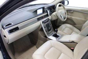 View our VOLVO V70