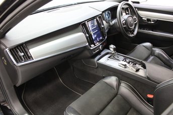 View our VOLVO V90