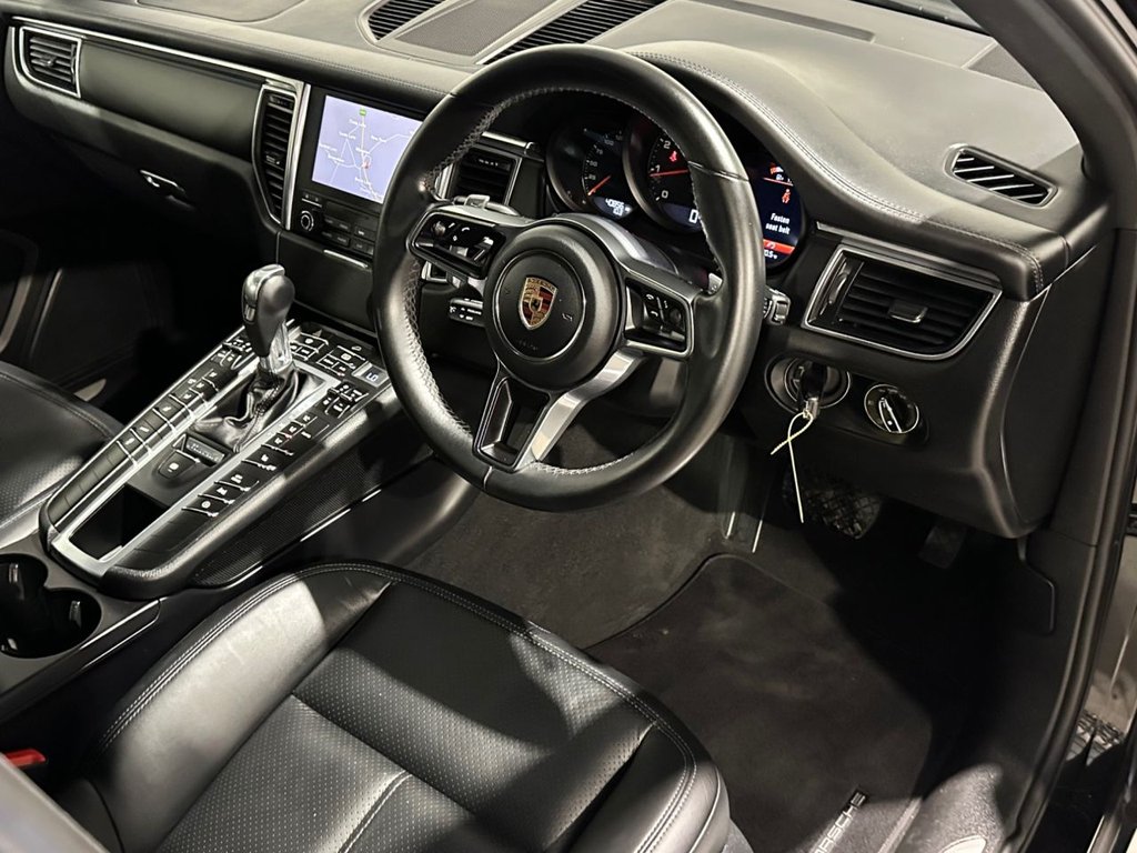 USED 2016 V PORSCHE MACAN 2.0T SUV 5dr Petrol PDK 4WD Euro 6 (s/s) (252 ps) 