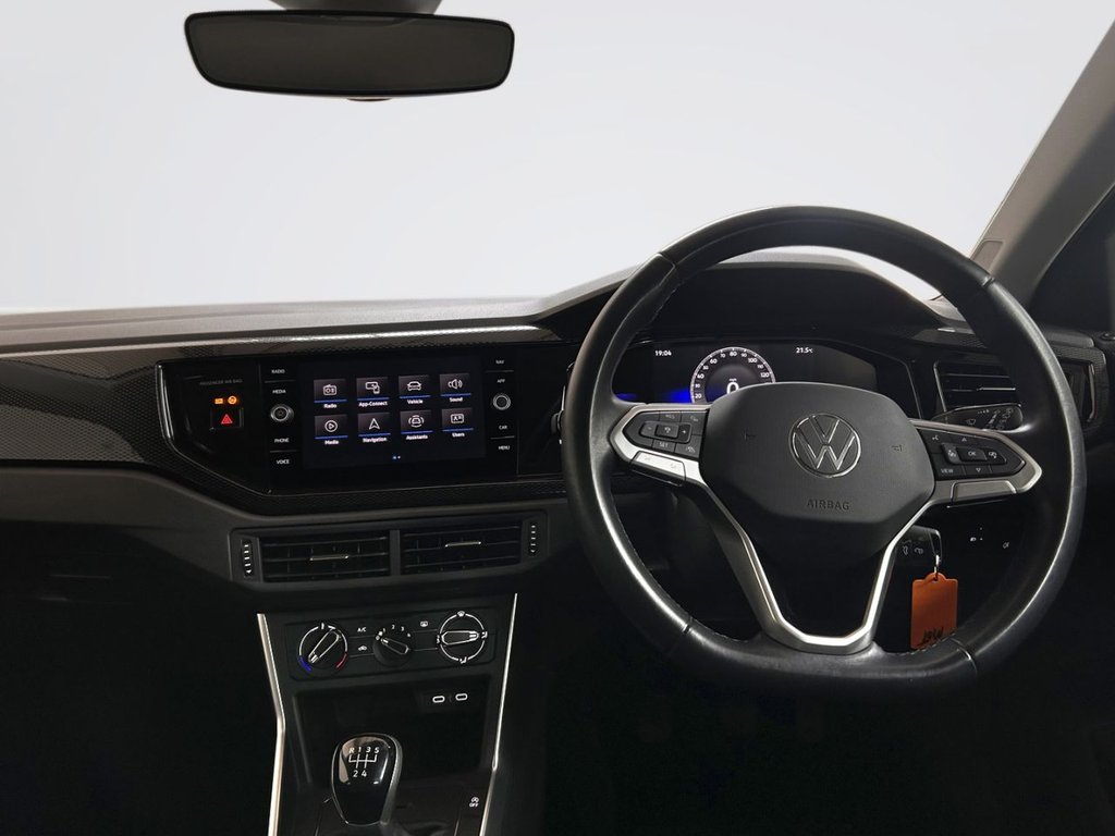 2023 Volkswagen Polo — image 6