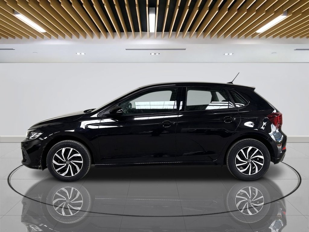 2023 Volkswagen Polo — image 2