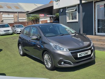 2018 PEUGEOT 208 1.2 PureTech Signature Hatchback 5dr Petrol Manual Euro 6 (s/s) (82 ps) £5380.00