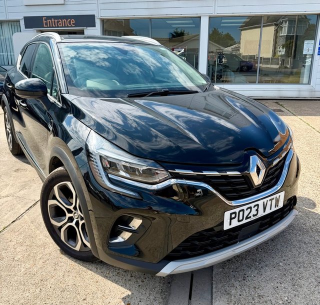 View our RENAULT CAPTUR