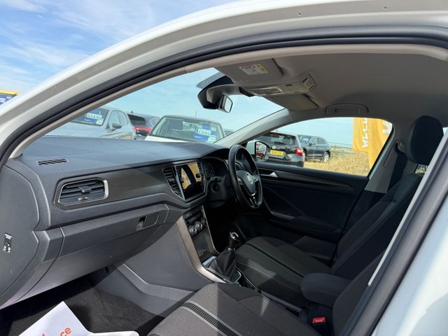 2019 Volkswagen T-Roc — image 4