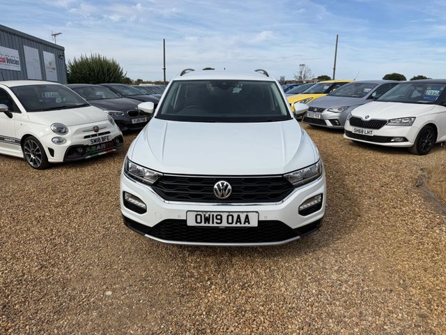 2019 Volkswagen T-Roc — image 2
