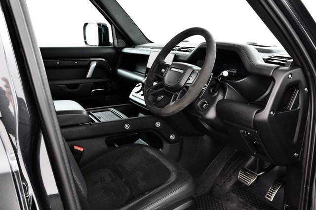 USED 2024 24 LAND ROVER DEFENDER 110 5.0 P525 V8 SUV 5dr Petrol Auto 4WD Euro 6 (s/s) (525 ps) URBAN W/T | 1 Owner | Stunning