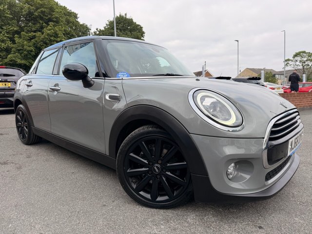 View our MINI Hatch 1.5 Cooper Hatchback 5dr Petrol Steptronic Euro 6 (s/s) (136 ps)