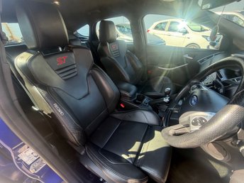 View our FORD FOCUS