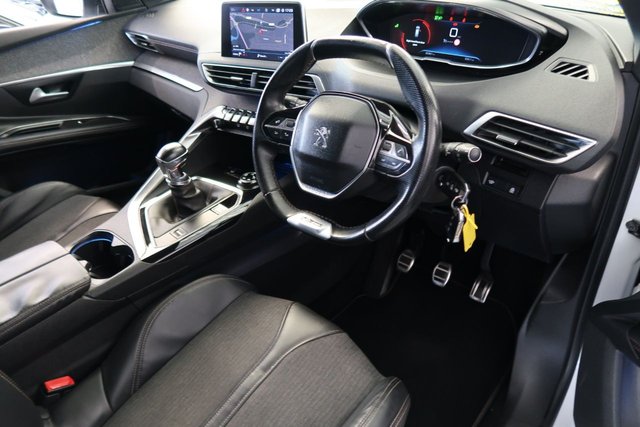 View our PEUGEOT 5008