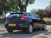 USED 2019 68 VOLVO V40 2.0 T2 GPF Inscription Hatchback 5dr Petrol Manual Euro 6 (s/s) (122 ps) 