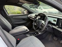 USED 2023 23 RENAULT MEGANE E-TECH 60kWh iconic Hatchback 5dr Electric Auto (optimum charge) (220 ps) 