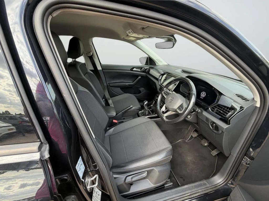 2023 Volkswagen T-Cross — image 6