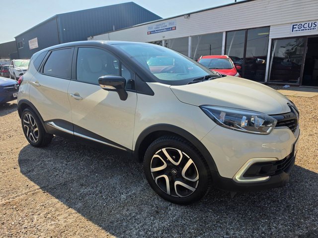 View our Renault Captur 0.9 TCe ENERGY Iconic SUV 5dr Petrol Manual Euro 6 (s/s) (90 ps)