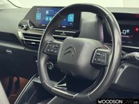 USED 2022 22 CITROEN e-C4 50kWh Shine Hatchback 5dr Electric Auto (136 ps) 1 Previous Owner / EV Charge Cables / DAB Radio / Sat Nav / Isofix / Apple Car Play / Android Auto / Bluetooth