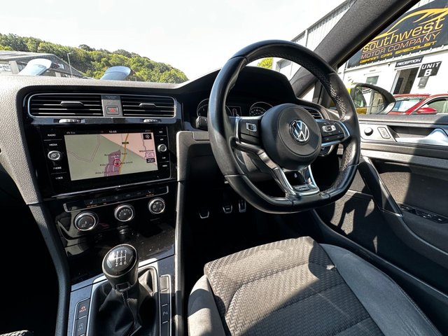 View our VOLKSWAGEN GOLF