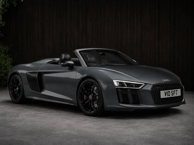 View our Audi R8 5.2 FSI V10 Spyder 2dr Petrol S Tronic quattro Euro 6 (s/s) (540 ps)