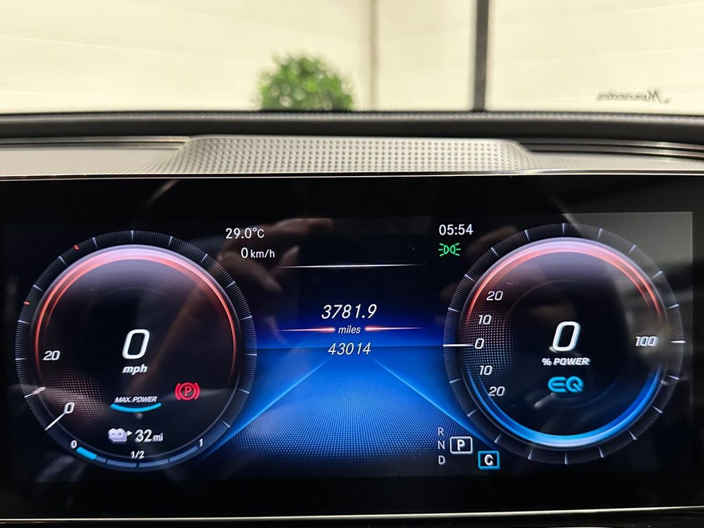 USED 2021 21 MERCEDES-BENZ EQC EQC 400 80kWh AMG Line (Premium Plus) SUV 5dr Electric Auto 4MATIC (408 ps) 