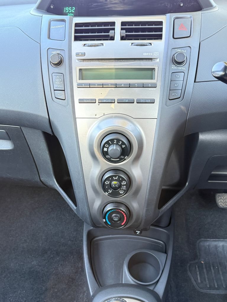 USED 2009 59 TOYOTA YARIS 1.33 Dual VVT-i TR Hatchback 5dr Petrol MultiMode Euro 4 (s/s) (101 ps) AUTO+PARKING SENSORS+AIR CON