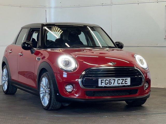 View our MINI Hatch 1.5 Cooper Hatchback 5dr Petrol Auto Euro 6 (s/s) (136 ps)