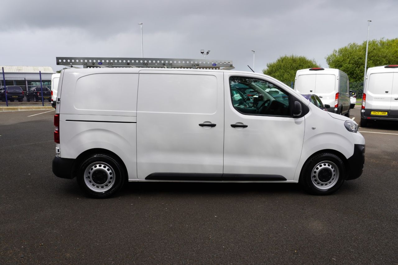 2022 PEUGEOT EXPERT 1.5 BlueHDi 1000 Professional Premium Standard Panel Van 6dr Diesel Manual - vehicle photo 5 for sale on PureCar