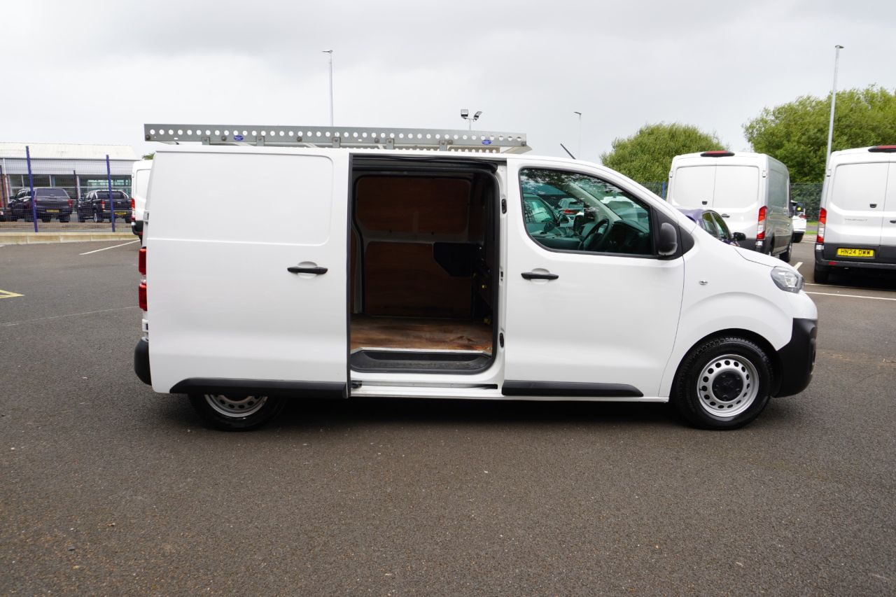 2022 PEUGEOT EXPERT 1.5 BlueHDi 1000 Professional Premium Standard Panel Van 6dr Diesel Manual - vehicle photo 6 for sale on PureCar